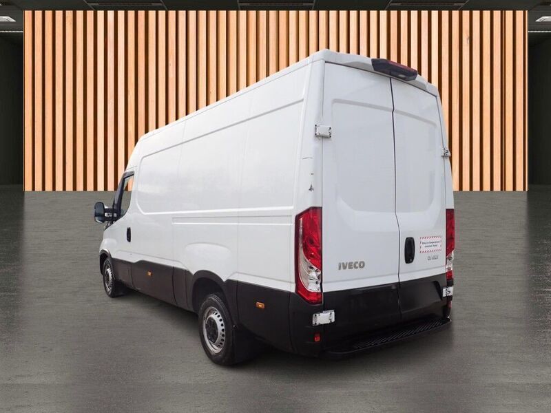 Gebraucht Iveco Daily 156 PS (114 kW) 2023 Weiß white ic 194 Van