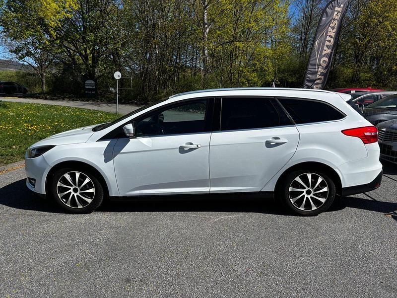 Gebraucht Ford Focus Titanium 125 PS (91 kW) 2018 Weiß Kombi