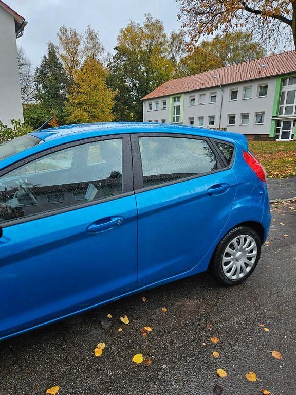 Gebraucht Ford Fiesta Trend 82 PS (60 kW) 2015 Blau Limousine
