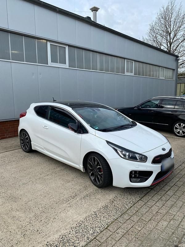 Używany Kia Ceed 204 KM (150 kW) 2013 Biały Hatchback