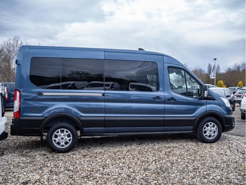 Gebraucht Ford Transit Trend 150 PS (110 kW) 2023 Blau / chroma blau Kombi