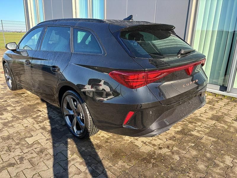 Neu Cupra Leon Basis 150 PS (110 kW) 2025 Metalliclackierung nachtschwarz Kombi