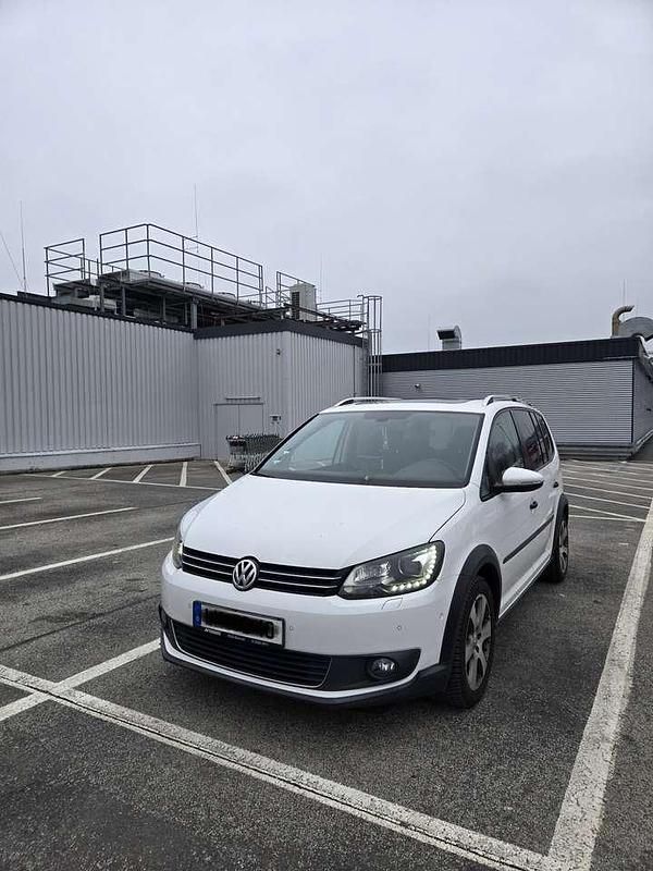 Gebraucht VW Touran 140 PS (102 kW) 2011 Weiß Van / Kleinbus