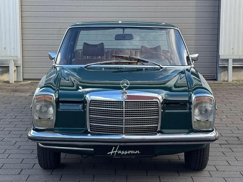 Grün Gebraucht 1971 Mercedes 230 Limousine | 14.490 € - Bild 1/4