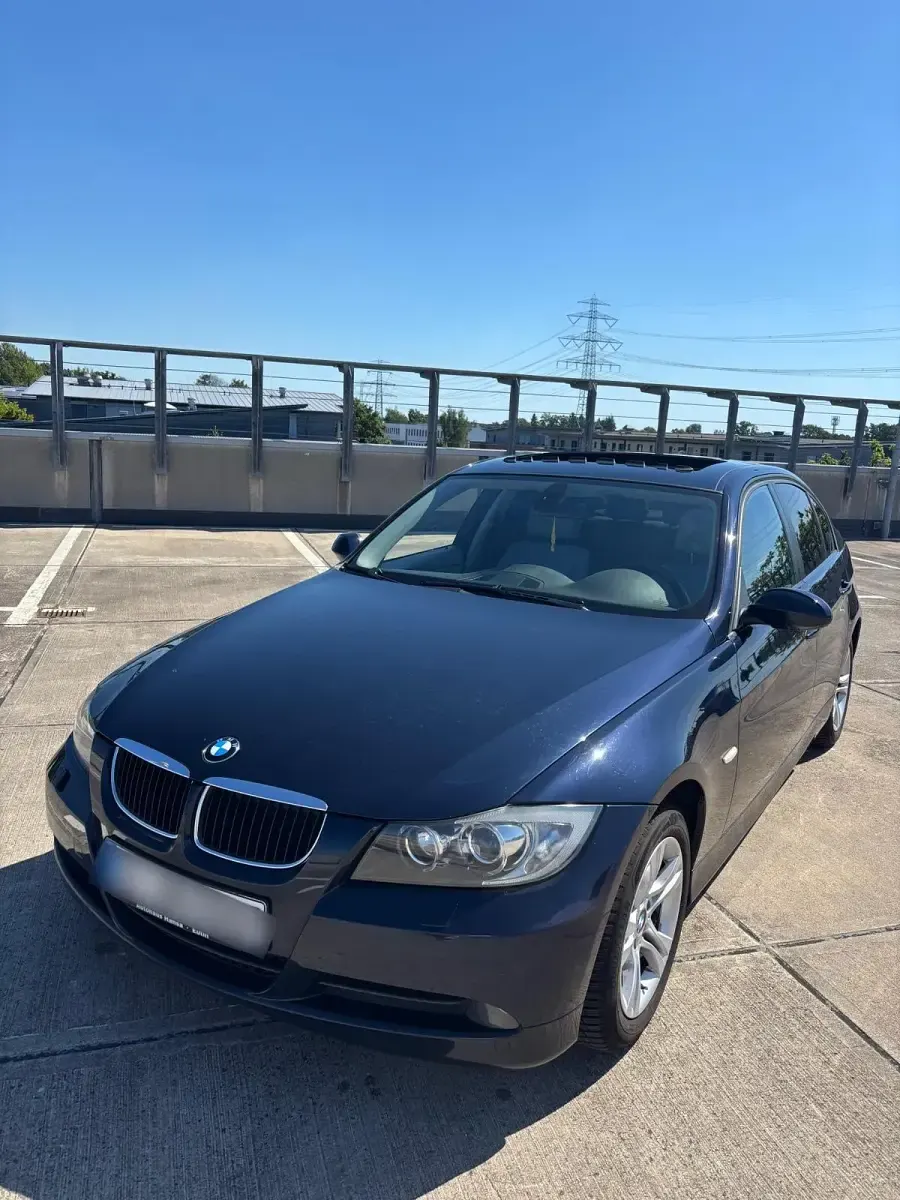 Gebraucht BMW 320 150 PS (110 kW) 2007 Blau Limousine