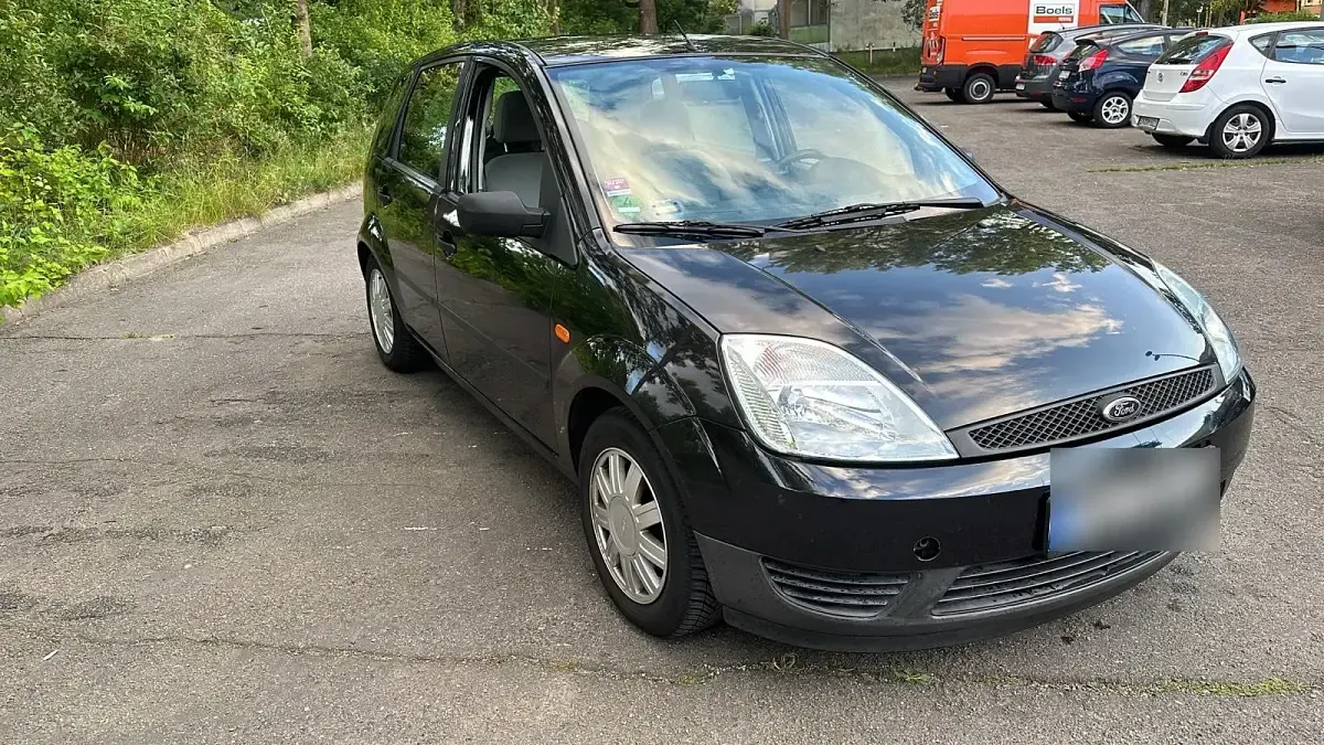 Gebraucht Ford Fiesta 69 PS (50 kW) 2004 Schwarz Kleinwagen