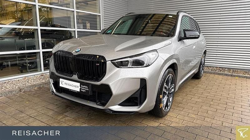 Spacesilber metallic Gebraucht 2024 BMW X1 Efficient Dynamics SUV | 53.819 € - Bild 1/4