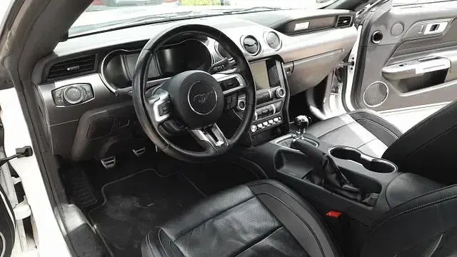 Gebraucht Ford Mustang Convertible 290 PS (213 kW) 2019 Oxford white oxford white Cabrio