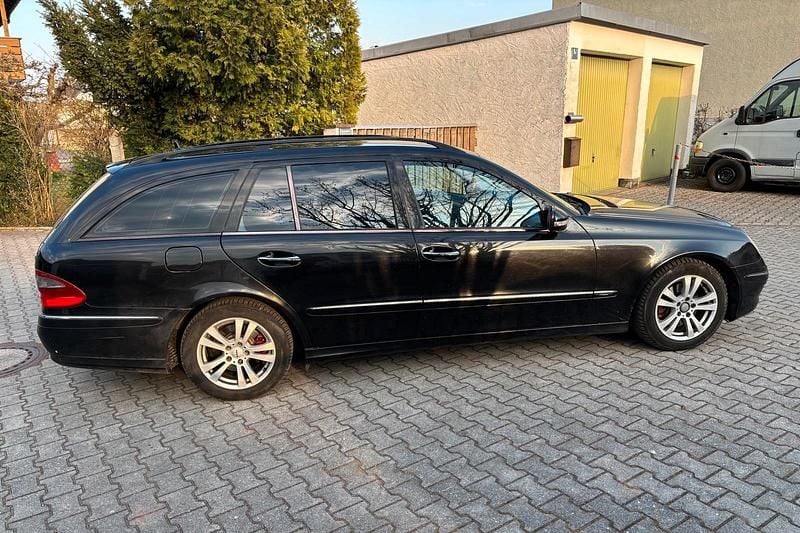 Gebraucht Mercedes E220 Avantgarde 170 PS (125 kW) 2008 Schwarz Kombi