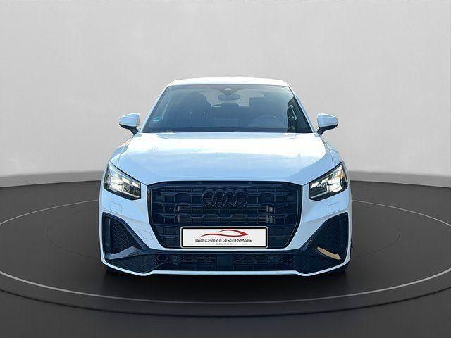 Gebraucht Audi Q2 S-Line 150 PS (110 kW) 2024 Arkonaweiss (grau) SUV