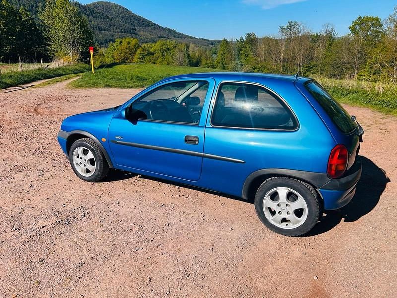 Blau Gebraucht 2000 Opel Corsa Kleinwagen | 2.400 € - Bild 1/4