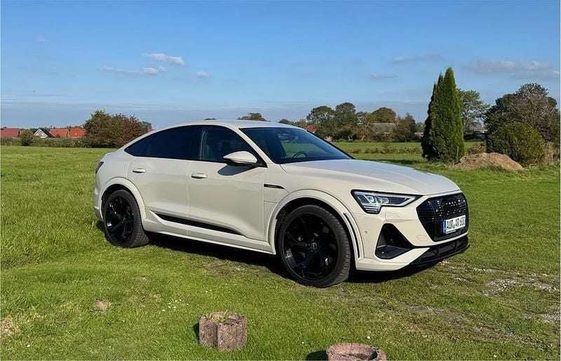 Beige Gebraucht 2022 Audi SQ8 e-tron Performance SUV | 55.000 € (Fairer Preis) - Bild 1/4