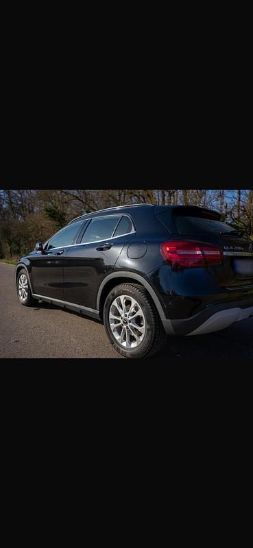 Gebraucht Mercedes GLA200 Edition 136 PS (100 kW) 2019 Schwarz SUV