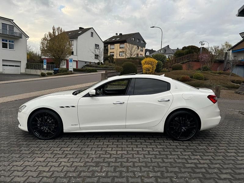 Gebraucht Maserati Ghibli 430 PS (316 kW) 2019 Bianco alpi Limousine