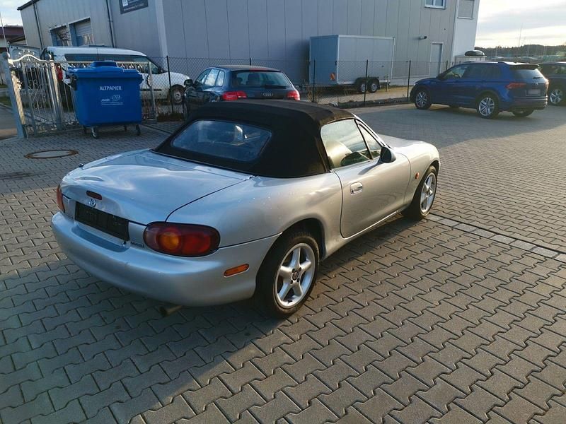 Second-hand Mazda MX5 110 CP (80 kW) 1999 Argintiu Cabrio