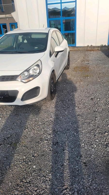 Usata Kia Rio 85 CV (62 kW) 2011 Bianco Berlina