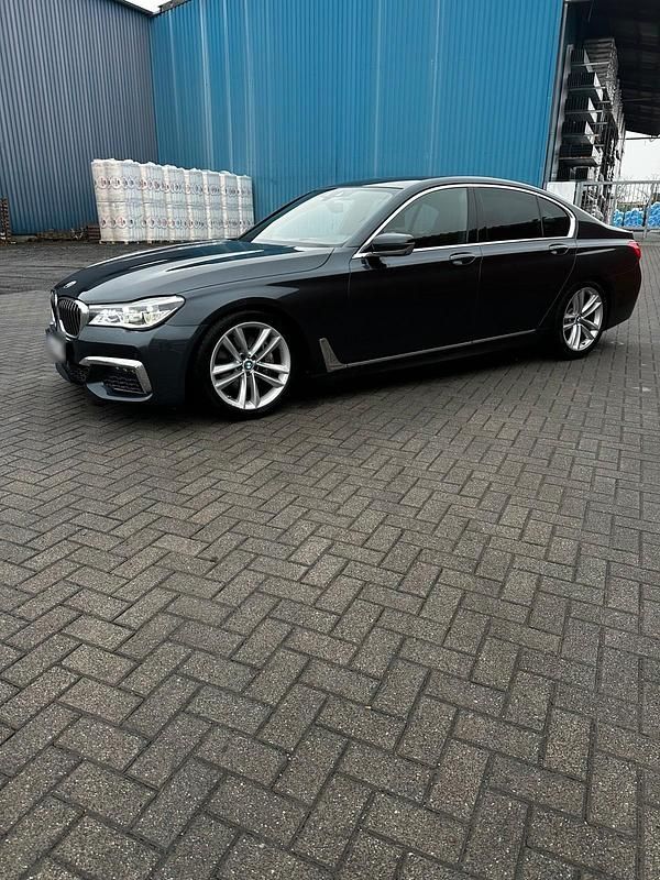 Gebraucht BMW 730 M Sport 265 PS (194 kW) 2016 Grau Limousine