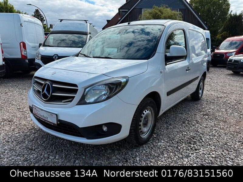 Weiß Gebraucht 2019 Mercedes Citan 109 Van / Kleinbus | 8.400 € (Guter Preis) - Bild 1/4