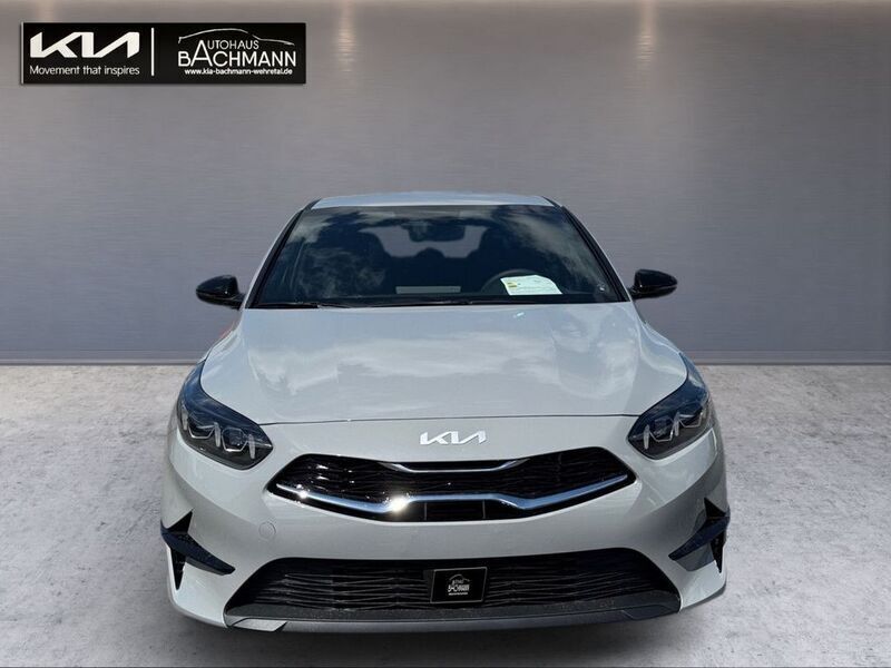Grau Neu 2025 Kia Ceed 4 Limousine | 25.980 € (Guter Preis) - Bild 1/4