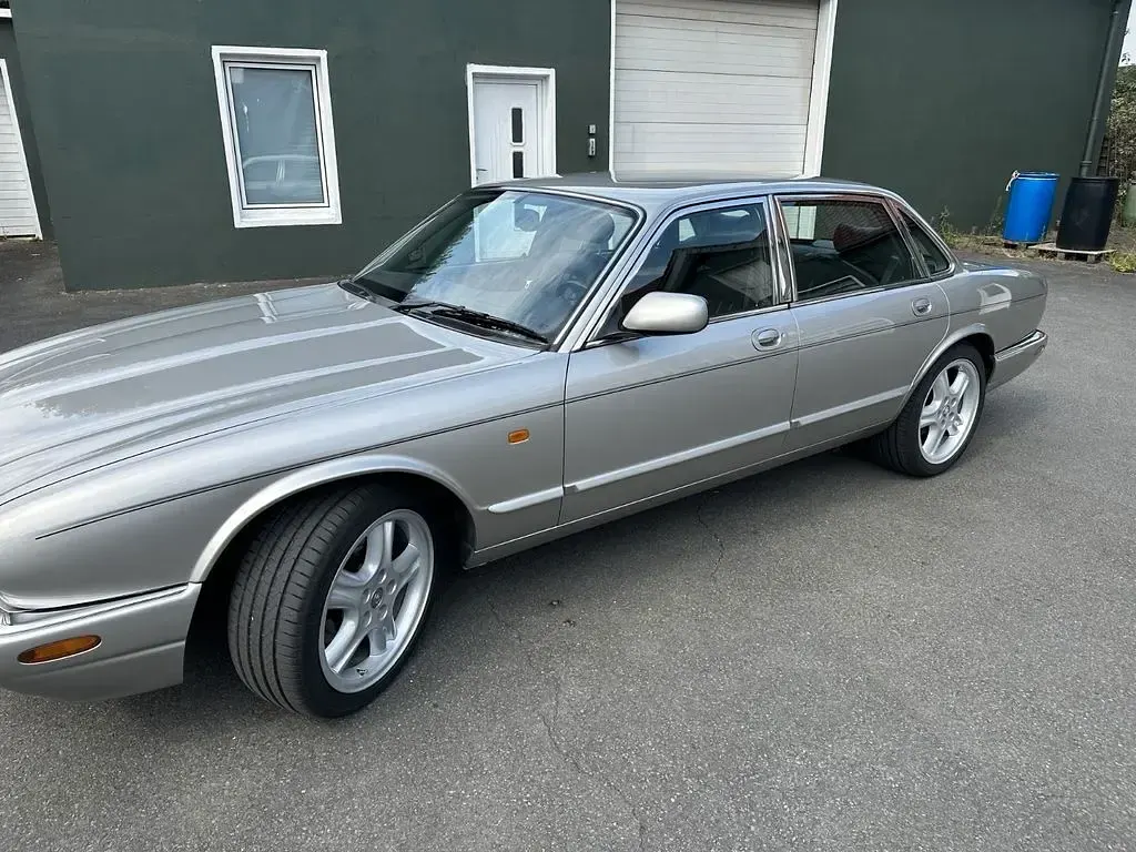 Gebraucht Jaguar XJ8 Sovereign 284 PS (208 kW) 1999 Gold Limousine