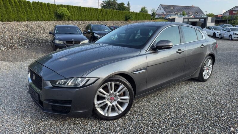 Grau Gebraucht 2016 Jaguar XE Prestige Limousine | 12.985 € (Guter Preis) - Bild 1/4