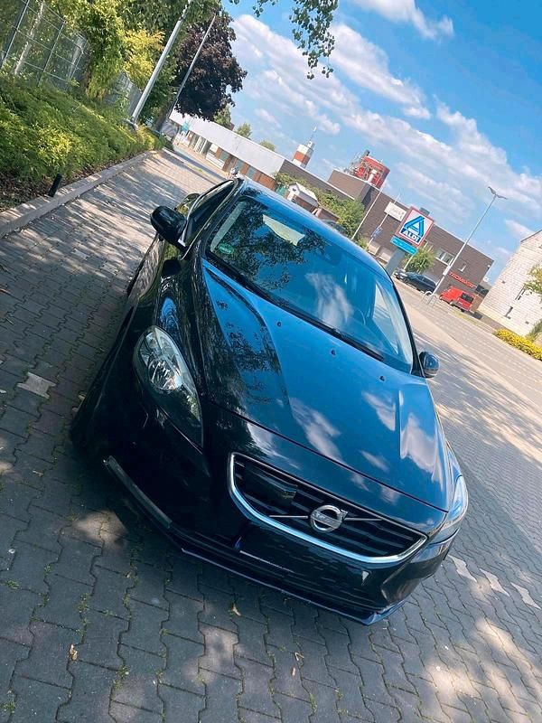 Second-hand Volvo V40 150 CP (110 kW) 2013 Negru Berlinǎ