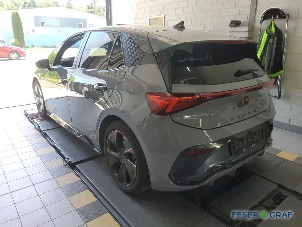 Gebraucht Cupra Born 150 kW (204 PS) 2024 Vaporgrau Kleinwagen