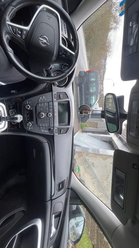 Gebraucht Opel Insignia Design Edition 220 PS (161 kW) 2011 Kombi