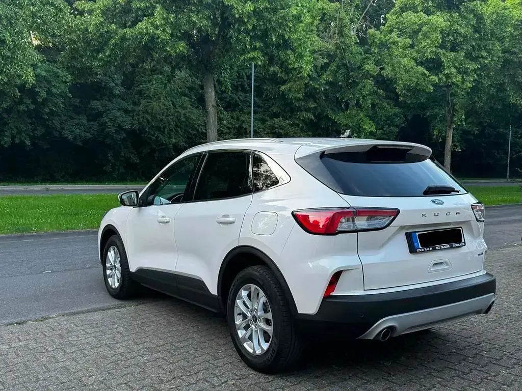 Używany Ford Kuga ST-Line 150 KM (110 kW) 2020 Biały SUV