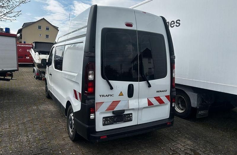 Gebraucht Renault Trafic Komfort 125 PS (91 kW) 2018 Weiß Van / Kleinbus