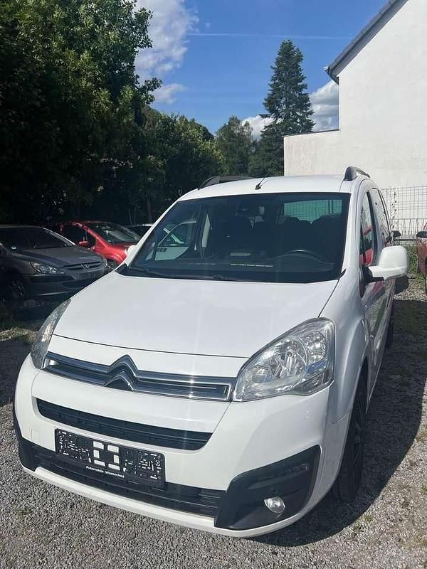 Blanc banquise Gebraucht 2017 Citroën Berlingo Shine Van / Kleinbus | 8.980 € (Fairer Preis) - Bild 1/4