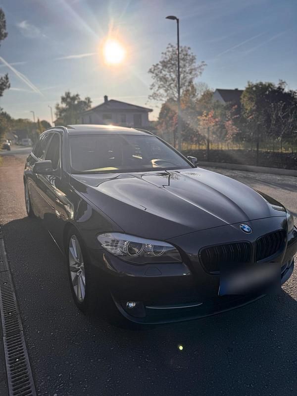 Gebraucht BMW 525 218 PS (160 kW) 2011 Braun Kombi