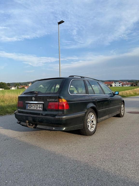 Gebraucht 2000 BMW 525 Kombi | 2.300 € (Guter Preis) - Bild 1/4