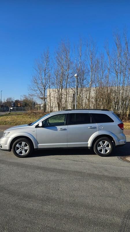 Silber Gebraucht 2011 Fiat Freemont SUV | 7.000 € (Fairer Preis) - Bild 1/4