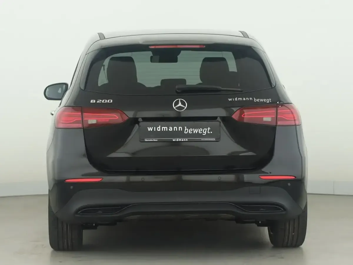 Gebraucht Mercedes B200 163 PS (119 kW) 2026 Unilack nachtschwarz Kleinwagen