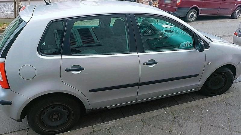 Gebraucht VW Polo 64 PS (47 kW) 2003 Grau Kleinwagen