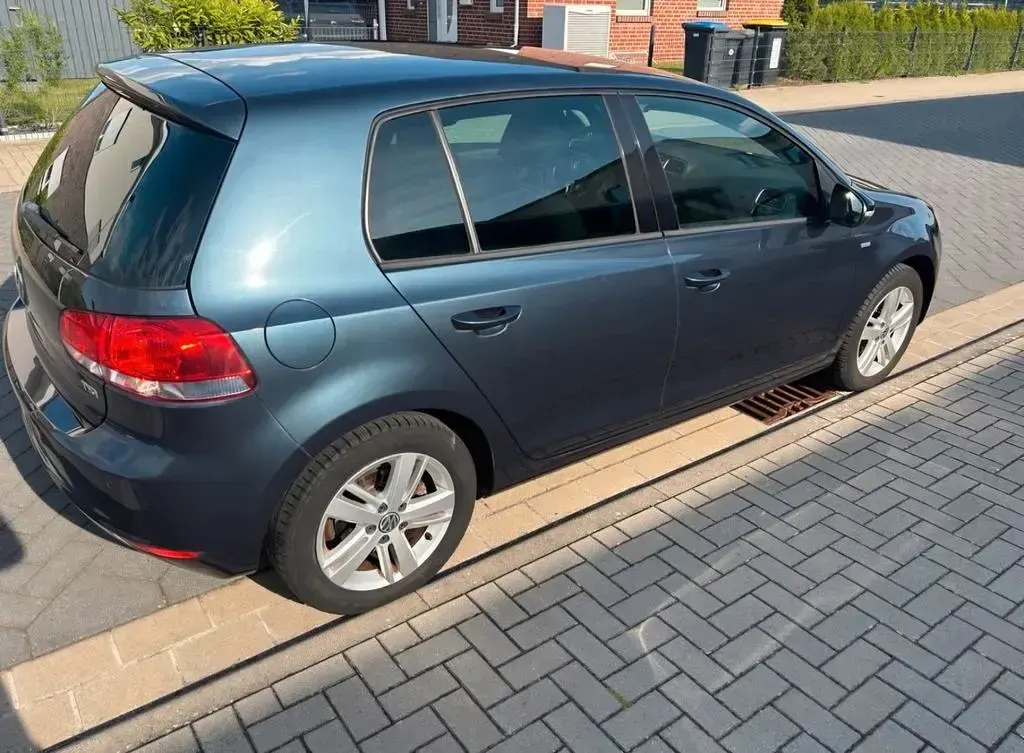 Gebraucht VW Golf VII Match 105 PS (77 kW) 2012 Blau Limousine
