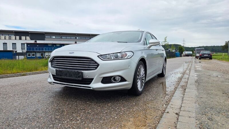 Silber Gebraucht 2017 Ford Mondeo Titanium Limousine | 10.900 € (Guter Preis) - Bild 1/4