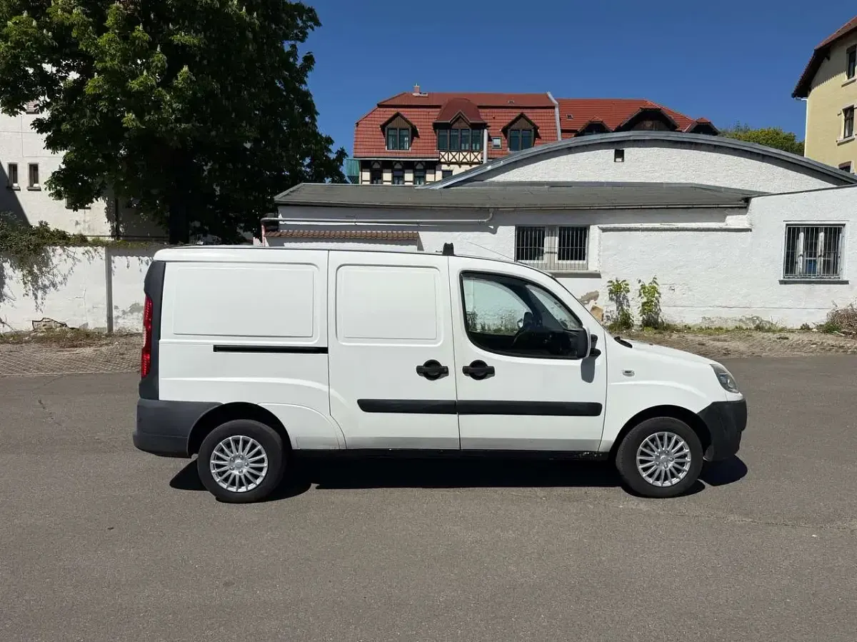 Gebraucht Fiat Doblò 75 PS (55 kW) 2009 Weiß Van / Kleinbus