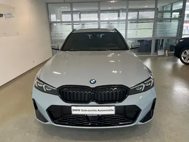 Gebraucht BMW 330 Performance 258 PS (189 kW) 2025 Grau Kombi