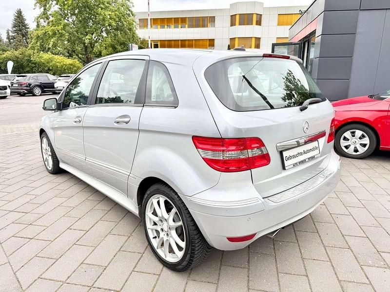 Gebraucht Mercedes B180 116 PS (85 kW) 2010 Polarsilber  metalliclack Van / Kleinbus