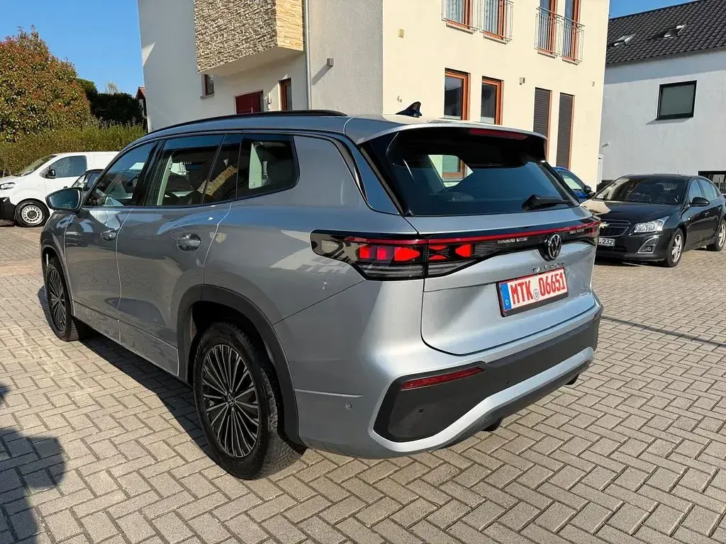 Gebraucht VW Tayron Life 150 PS (110 kW) 2025 Silber SUV