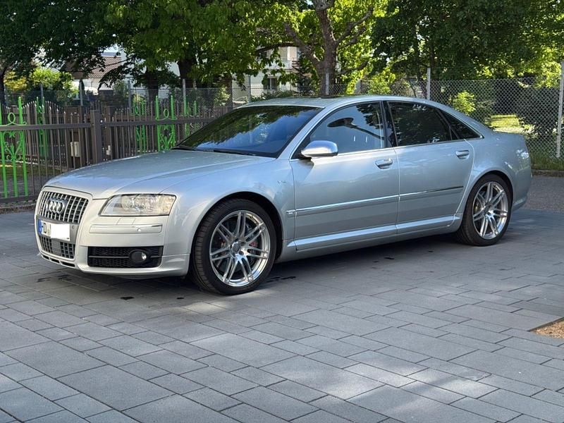 Silber Gebraucht 2007 Audi S8 Ambiente Limousine | 13.500 € (Teuer) - Bild 1/4