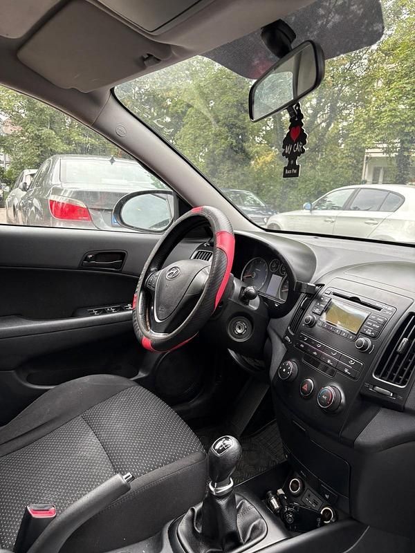 Gebraucht Hyundai i30 109 PS (80 kW) 2012 Grau Kombi