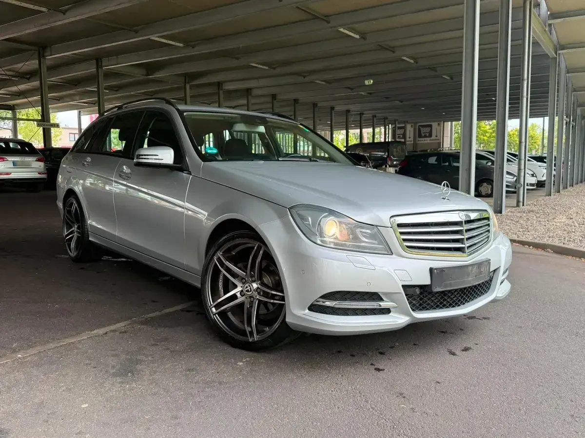 Gebraucht Mercedes C200 136 PS (100 kW) 2013 Grau Kombi