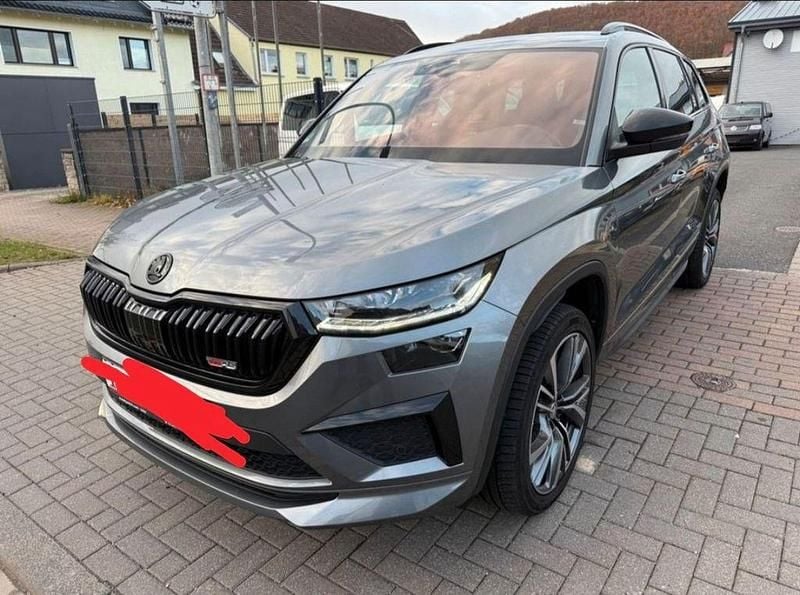 Grau Gebraucht 2022 Skoda Kodiaq RS SUV | 37.000 € (Superpreis) - Bild 1/4