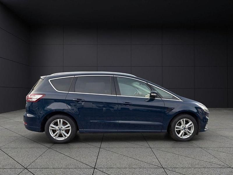 Gebraucht Ford S-MAX Titanium 190 PS (139 kW) 2022 Blau Van / Kleinbus