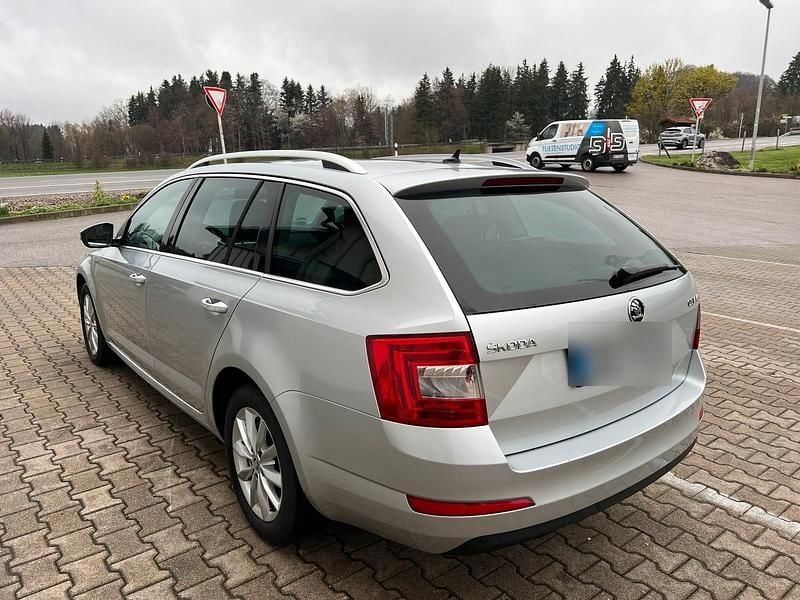 Usado Skoda Octavia 150 HP (110 kW) 2016 Cinzento Citadino