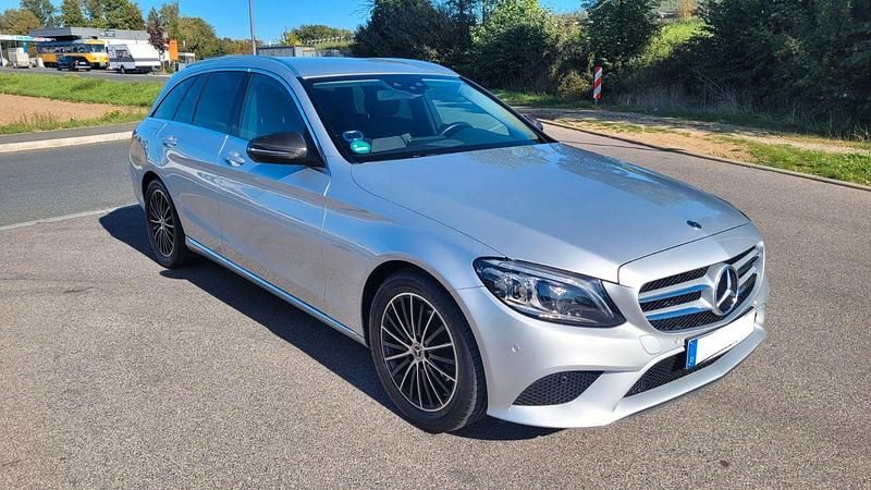 Gebraucht Mercedes C180 156 PS (114 kW) 2019 Silber Kombi
