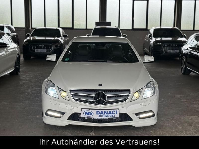Gebraucht Mercedes E220 AMG line 170 PS (125 kW) 2011 Weiß Coupé